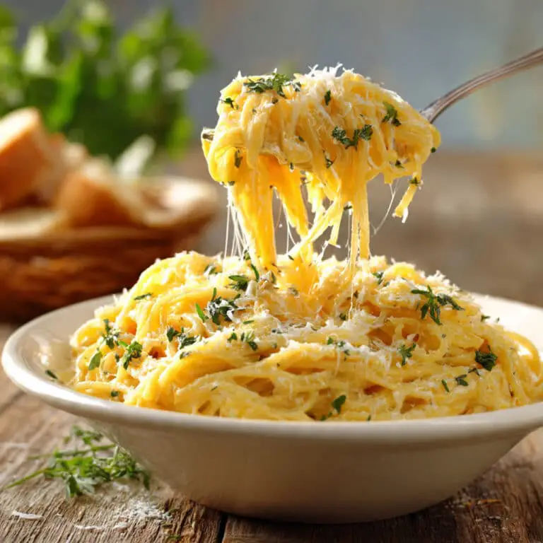 Creamy Three-Cheese Spaghetti